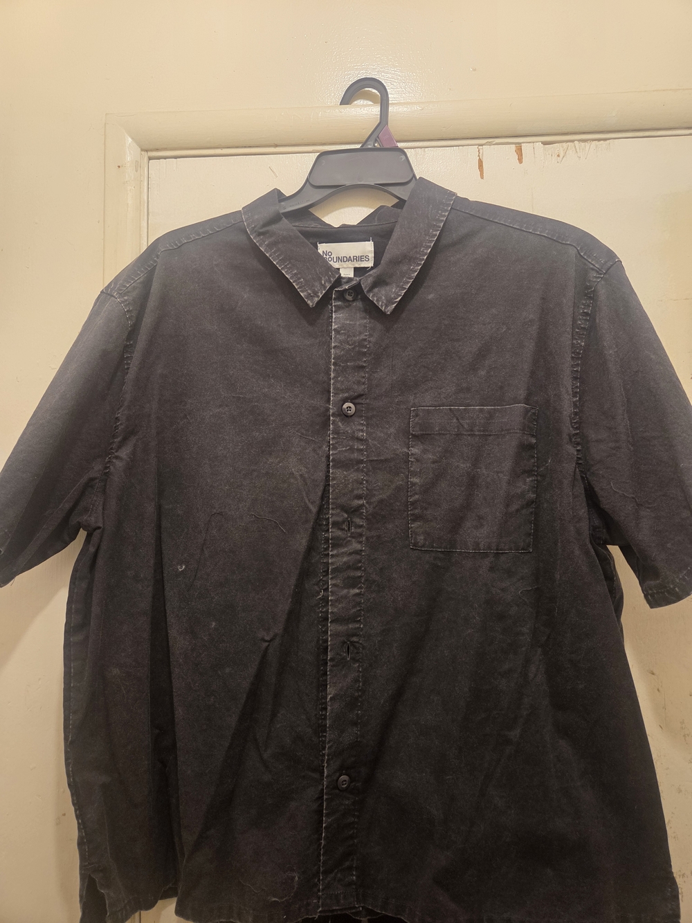No Boundaries Black Short-Sleeve Button-Down Shirt with Chest Pocket